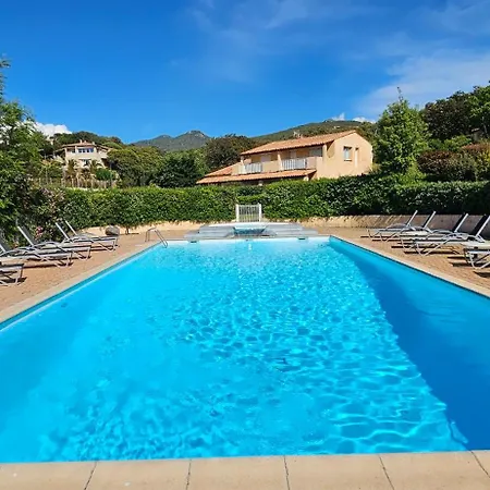 T2 Dolce & C4 Vue Et Piscine