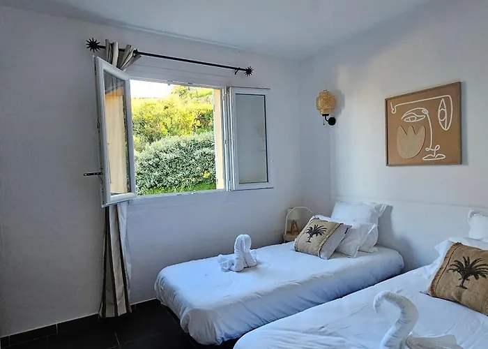 T2 Dolce & C4 Vue Et Piscine Appartement *